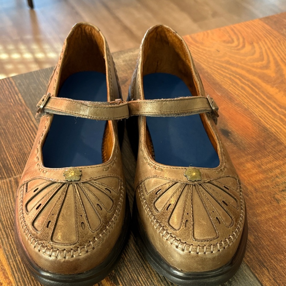 Comfortable Dr Comfort Tan Mary Jane Shoes